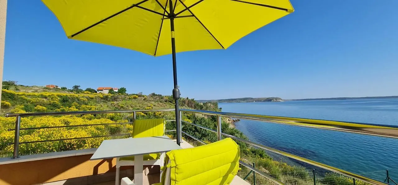 Apartments Nicolas - Beach & Sea 10M Away - Amazing Sea View! Rtina 0*,  Chorvatsko