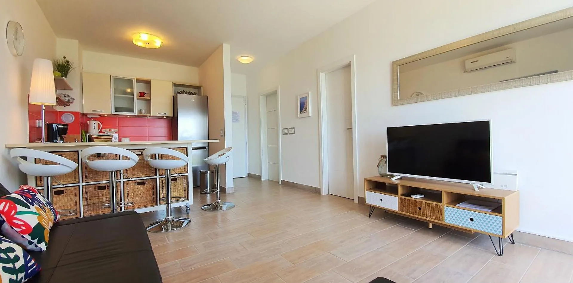 Apartments Nicolas - Beach & Sea 10M Away - Amazing Sea View! Rtina