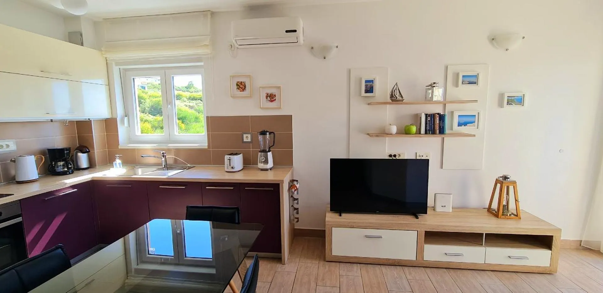 Apartments Nicolas - Beach & Sea 10M Away - Amazing Sea View! Rtina